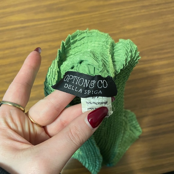 Y2K Textured Sleeveless Top - Picture 3 of 4